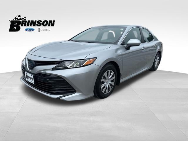 2018 toyota camry hybrid le