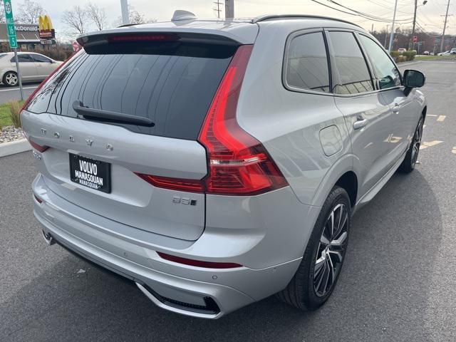 2024 volvo xc60 b5 plus dark theme