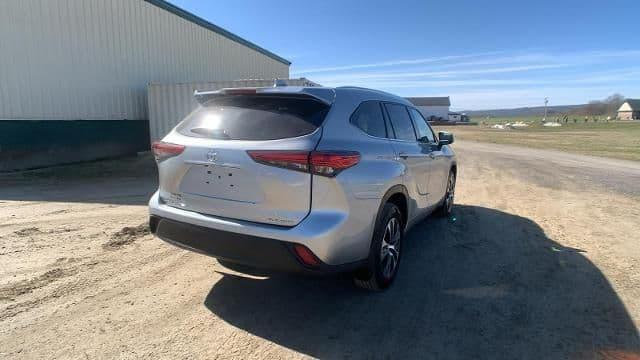 2021 toyota highlander xle in west minster, vermont