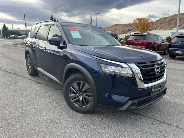 2022 nissan pathfinder sv