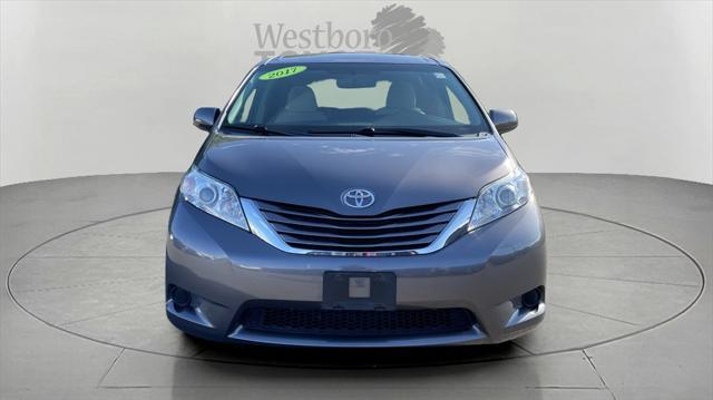 2017 toyota sienna le