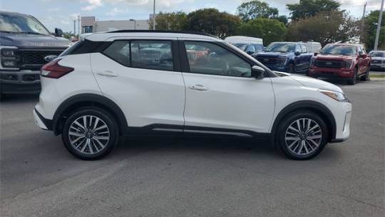 2023 nissan kicks sr