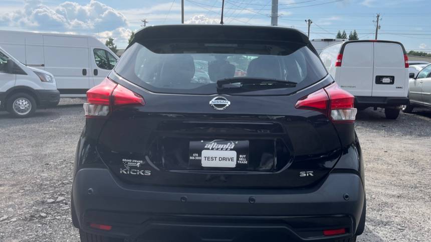 2020 nissan kicks sr