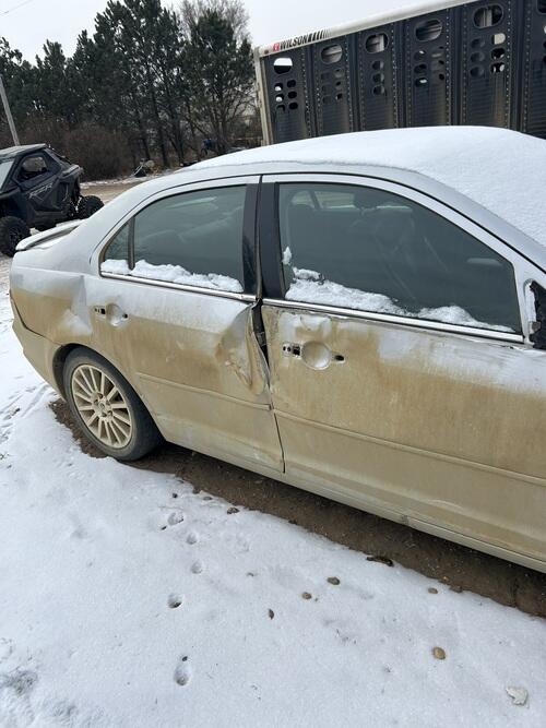 2009 mercury milan premeire. leather seats good tires. hit ice and slid into