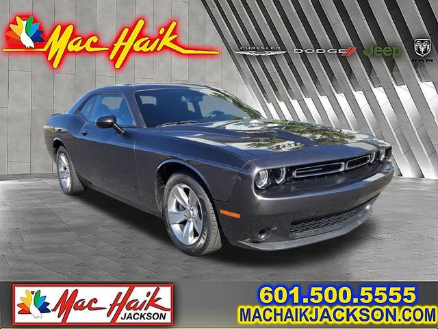 2022 dodge challenger sxt
