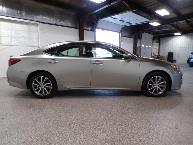 2016 lexus es 300h base