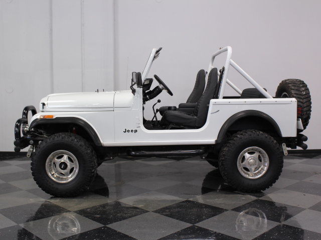 fuel injected 4.0l motor rebuilt, 3 inch lift, 33 inch m/t tires, sweet jeep!