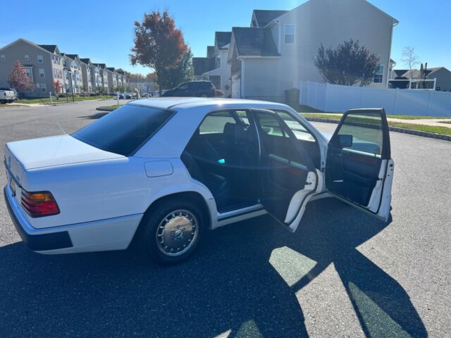 1992 mercedes-benz 300e base sedan 4-door 3.0l