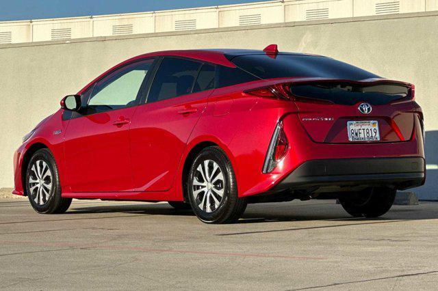 2021 toyota prius prime le