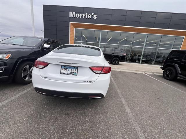 2015 chrysler 200 s