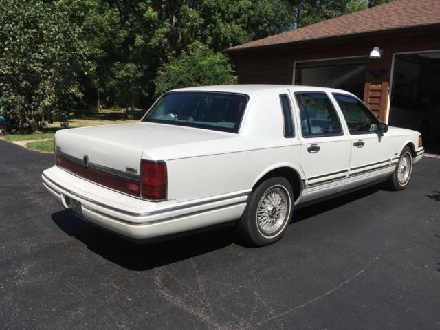 1994 showroom condition lincoln towncar cartier
