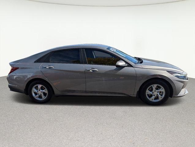 2022 hyundai elantra se