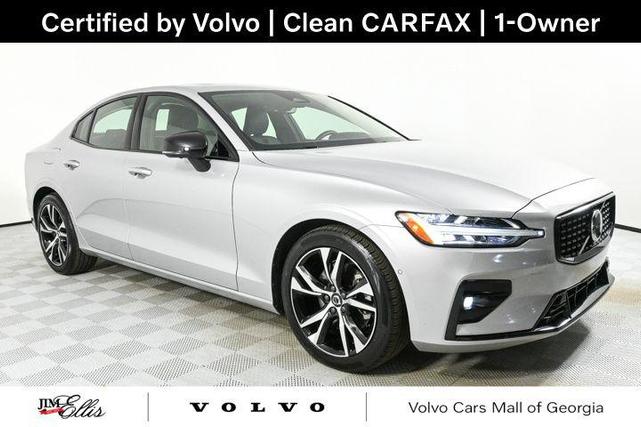 2024 volvo s60 b5 plus dark theme