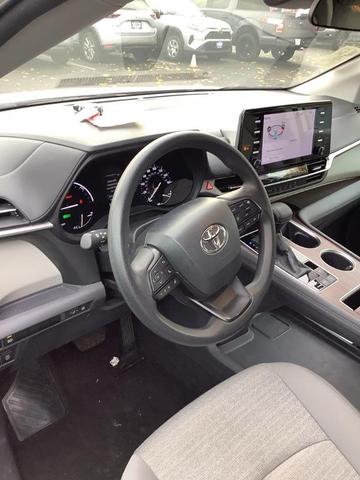 2024 toyota sienna le
