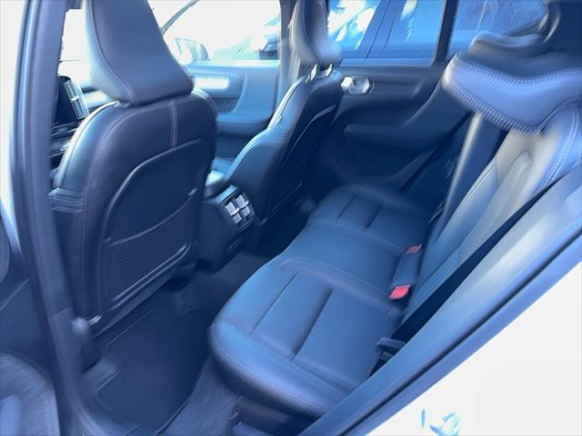2024 volvo xc40 b5 plus bright theme