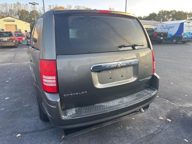 2010 chrysler town & country touring plus