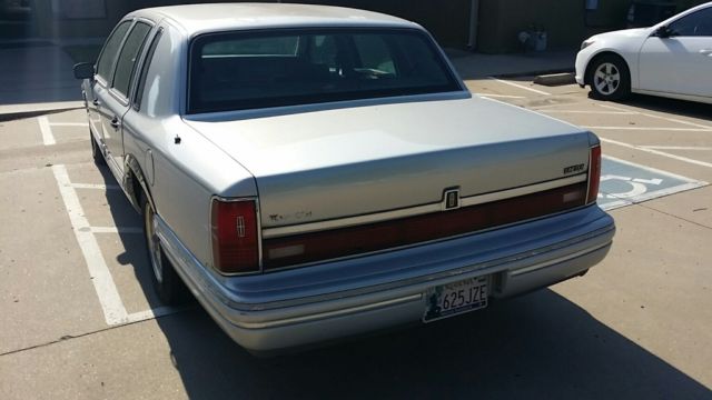 '94 lincoln town car