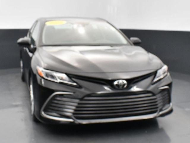 2022 toyota camry le