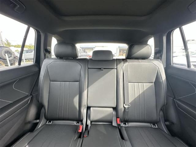 2023 volkswagen tiguan 2.0t se r-line black