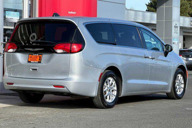 2023 chrysler voyager lx