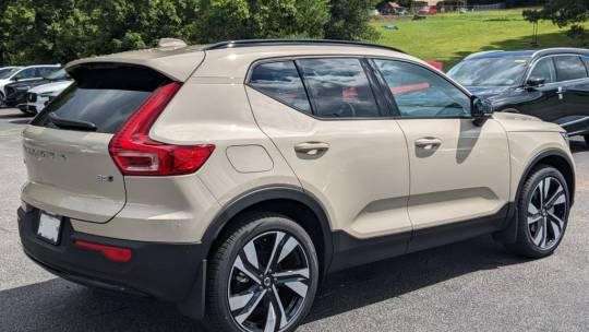 2025 Volvo XC40