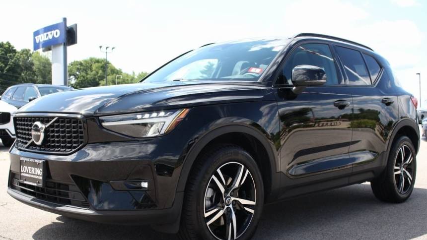 2023 volvo xc40 b5 plus dark theme