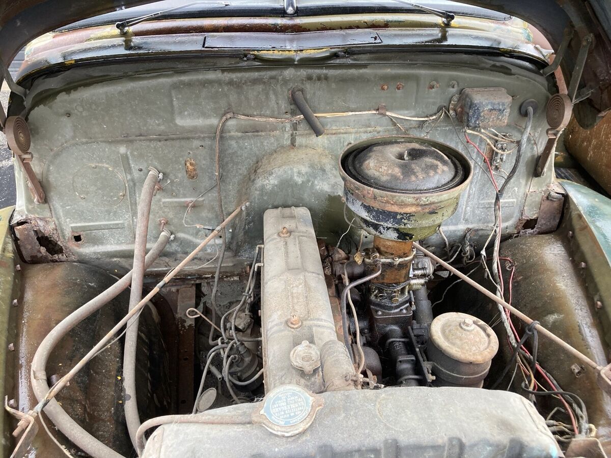 1951 chevrolet suburban suv green