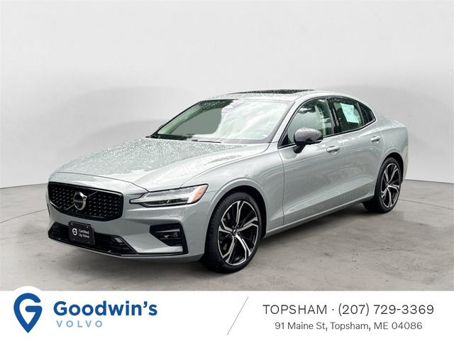 2024 volvo s60 b5 plus dark theme