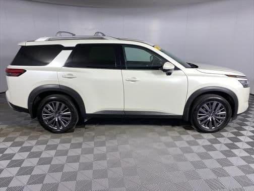 2023 nissan pathfinder sl in hamburg, new york