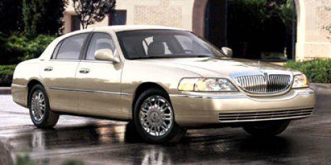 2011 lincoln town car signature