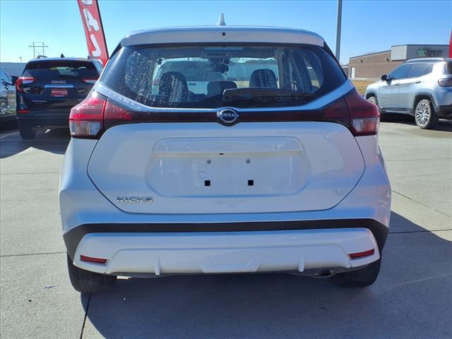 2022 nissan kicks s