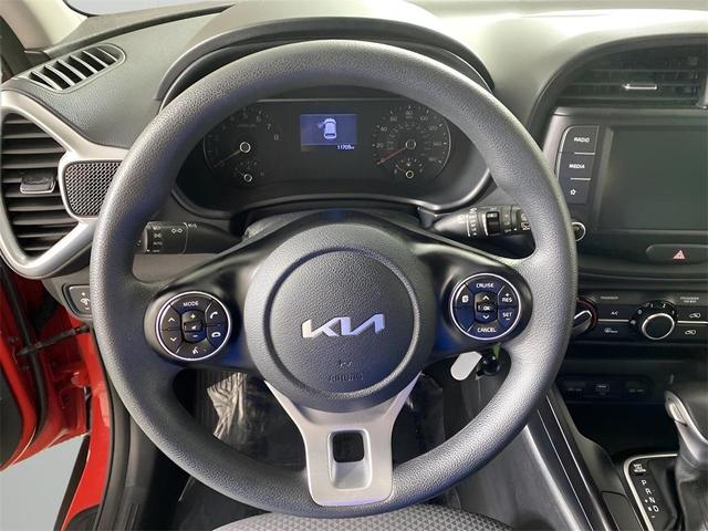 2022 kia soul lx