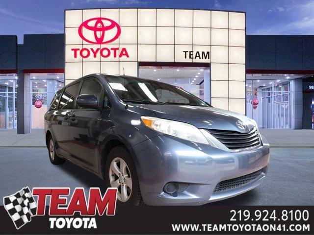 2013 toyota sienna le