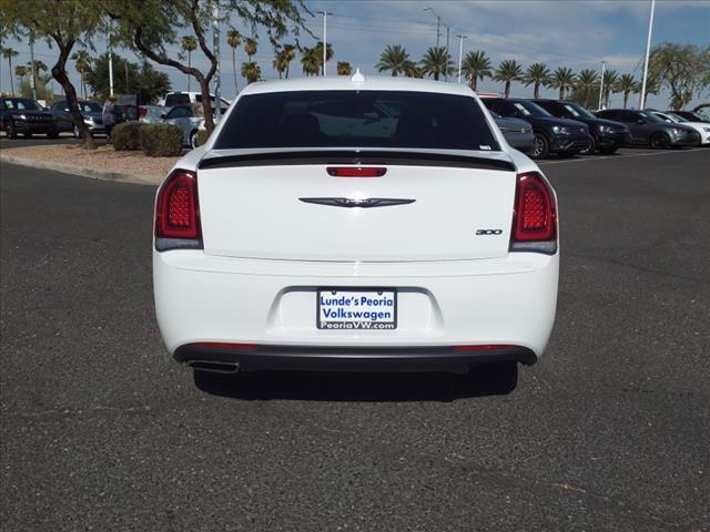 2020 chrysler 300 touring