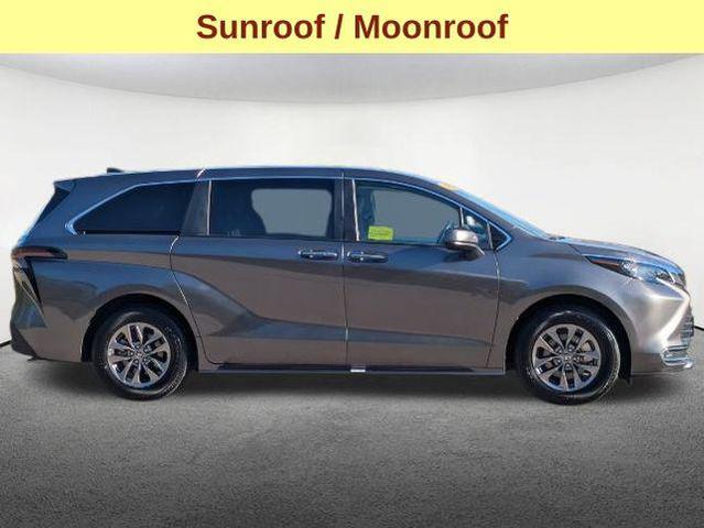 2023 toyota sienna xle 8 passenger