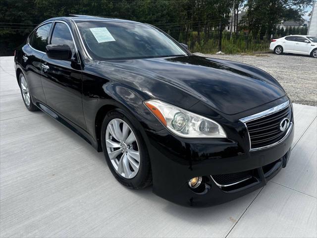 2011 infiniti m56x base