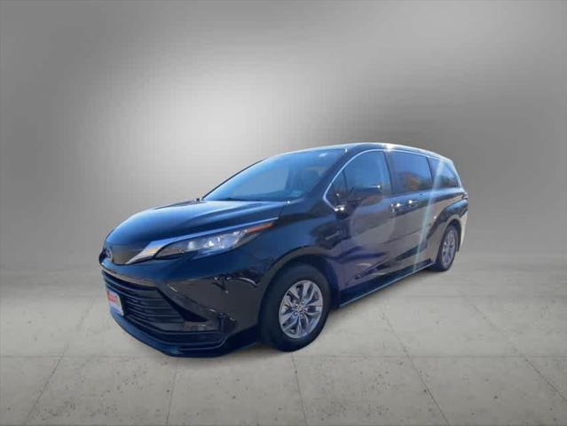 2022 toyota sienna le