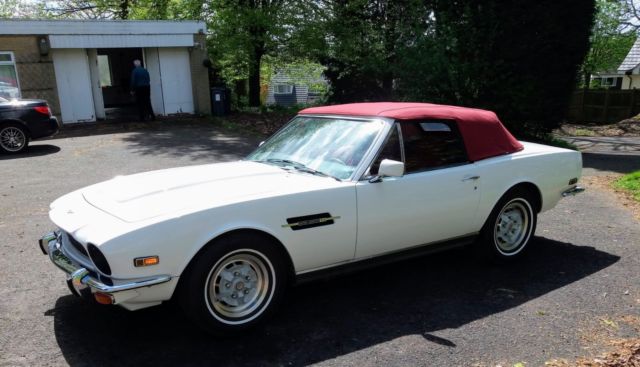aston martin v8 volante