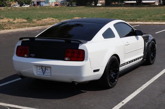 2006 ford mustang base