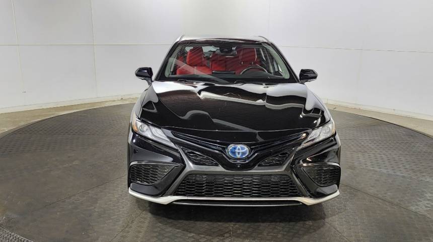 2021 toyota camry hybrid xse