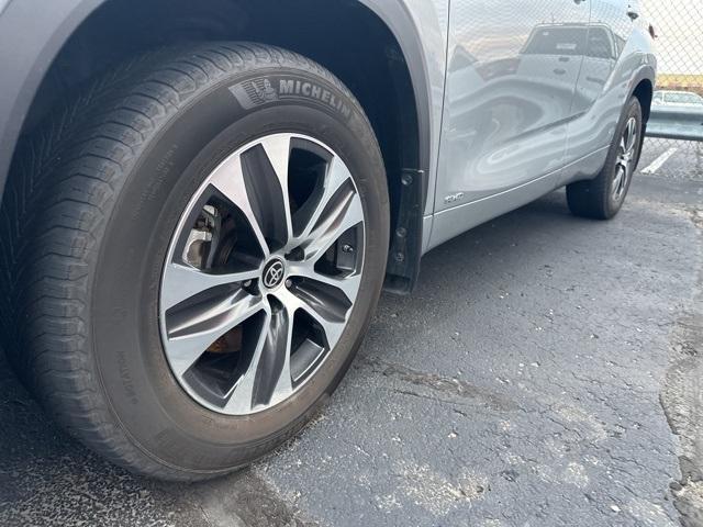 2021 toyota highlander hybrid xle