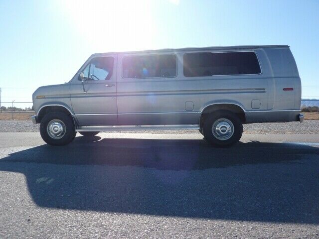 1990 ford super duty extended van 58,000 miles 5.8 v8 all options 3 rows of seat