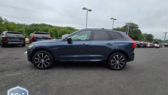 2024 volvo xc60 b5 plus dark theme