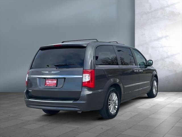 2016 chrysler town & country touring-l