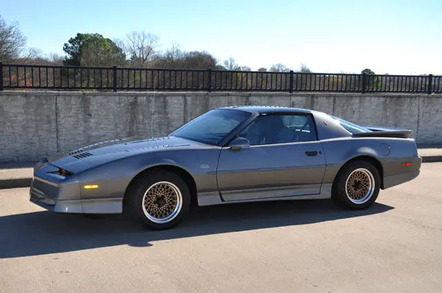 1989 pontaic gta trans am, low mile, t top, 5 speed, super clean