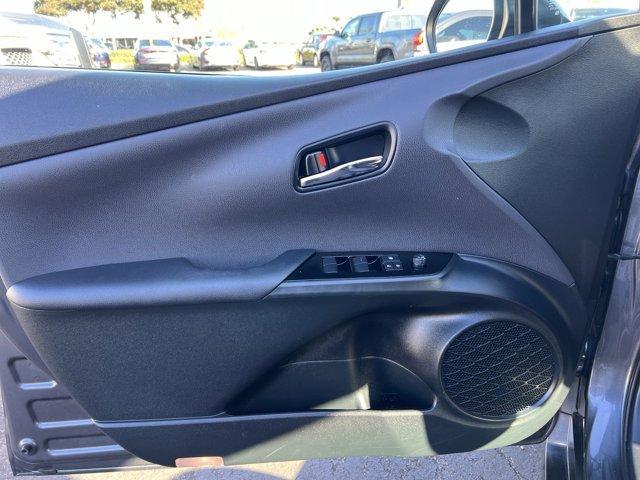 2022 toyota prius le