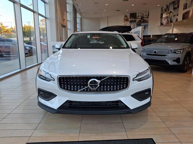 2024 volvo v60 cross country plus