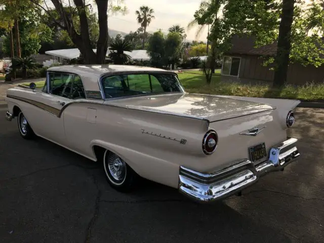 1957 ford skyliner