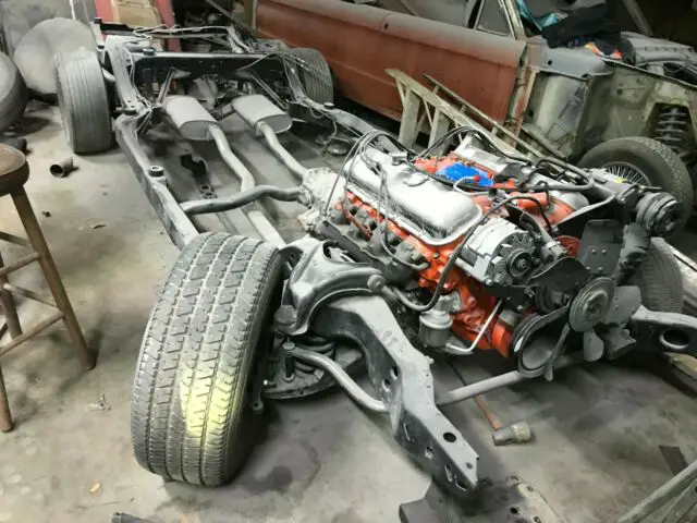 1970 chevy chevelle great project car with lots of parts