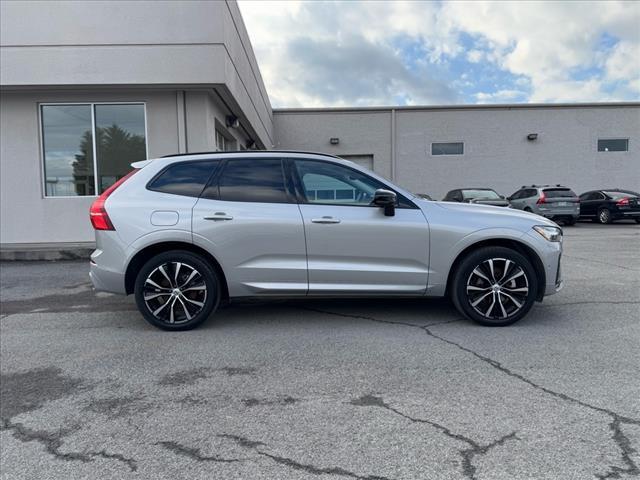 2024 volvo xc60 b5 plus dark theme